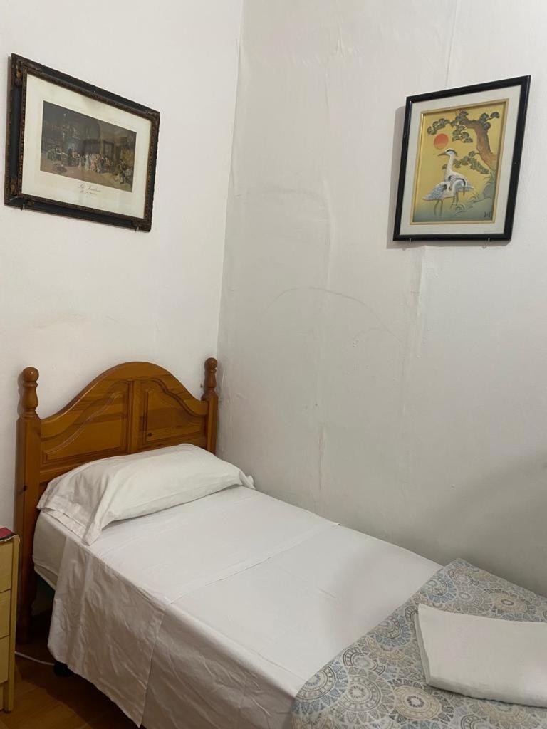 Pension Teruel Barcelona Exterior photo